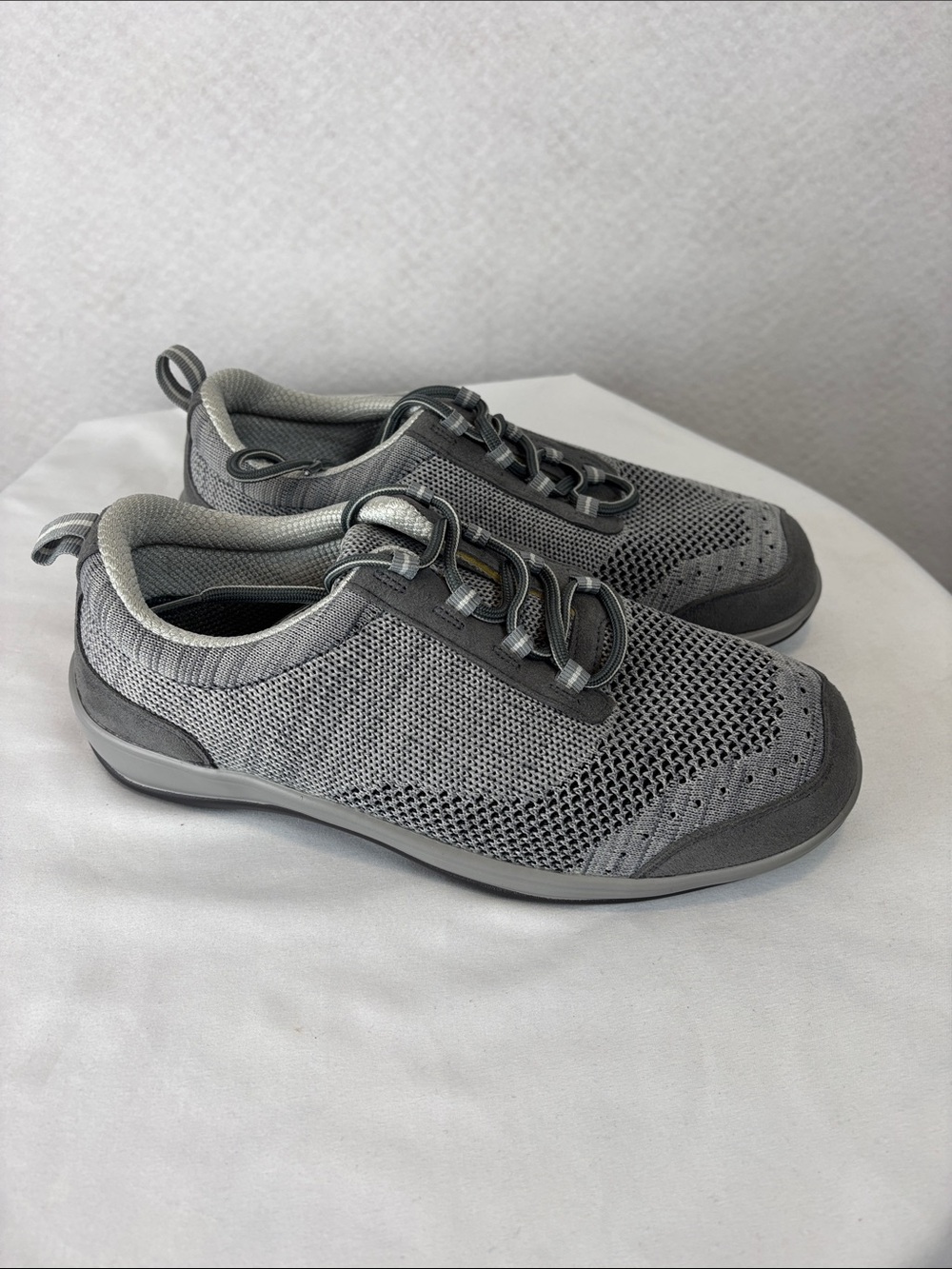 Orthofeet Women’s Wide Width Knit Walking Shoes Gray Size 8.5D Comfort Sneakers